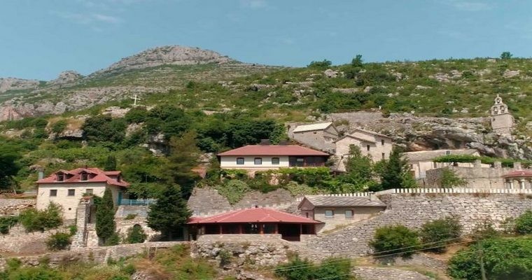 MANASTIRI TVRDOŠ, ZAVALA , OSTROG I ČAJNIČE SA POSJETOM PODGORICI 3